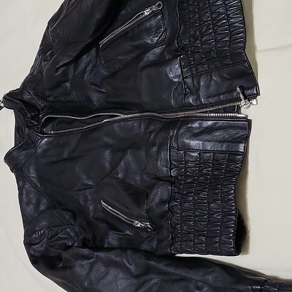 Leather jacket. - Picture 3 of 5